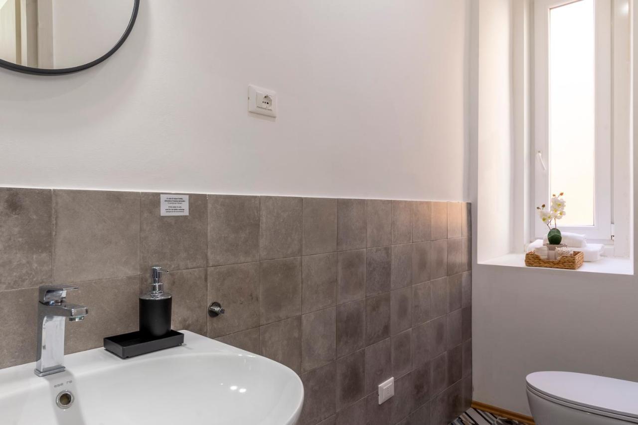 Lovely Guest-Room With Private Bathroom Trieste Exteriör bild